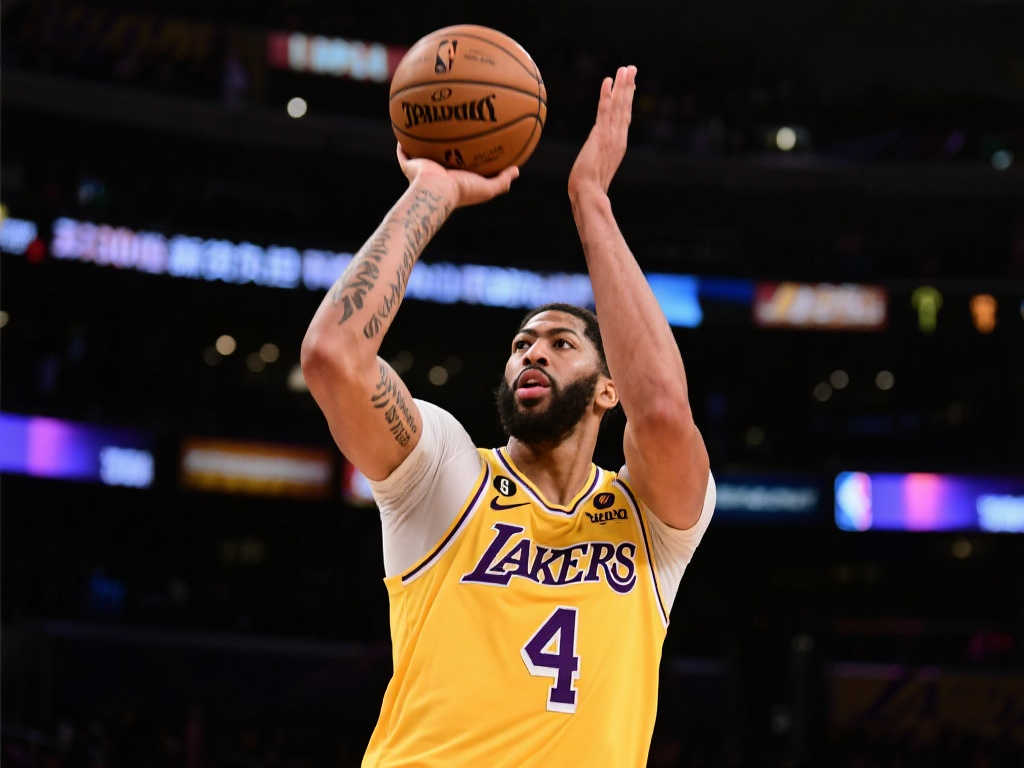 三分神准4投全中!湖人3300万猛将逆袭,争冠信心大增 三分神准4投全中!湖人3300万猛将逆袭,争冠信心大增